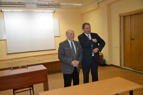 Последние напутствия и пожелания дают руководитель программы П.К. Петров и директор ИФКиС Алабужев А.Е.